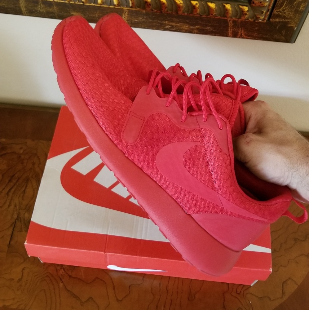 Nike Red Roshe Run Hyperfuse 12 - Picture 1 of 6